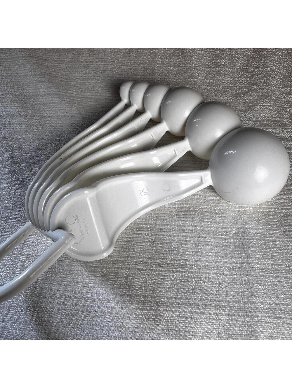 Vintage Tupperware Measuring Spoon Set White Nesting Spoons - Picture 5 of 6
